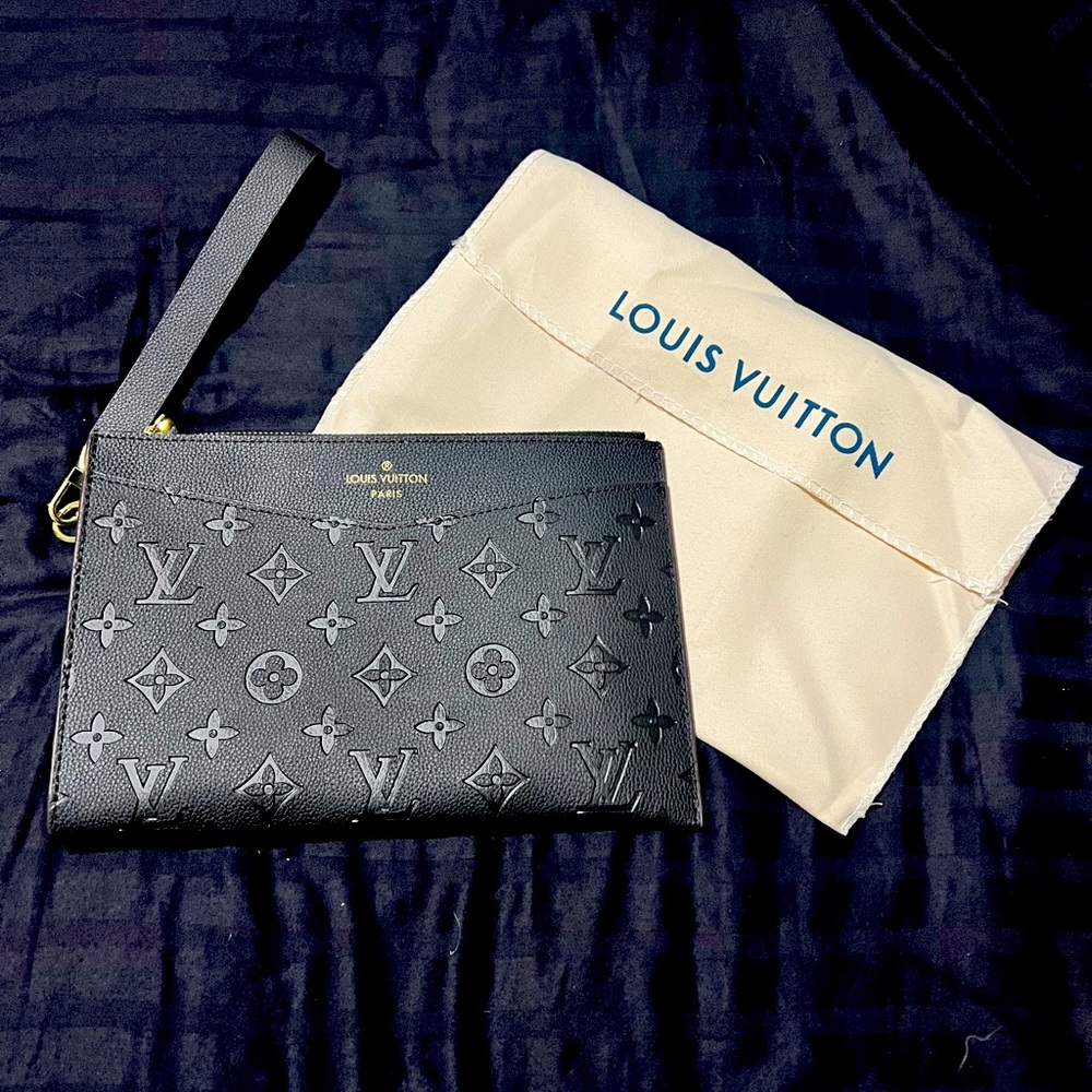 Never used Louis Vuitton black clutch/ wristlet